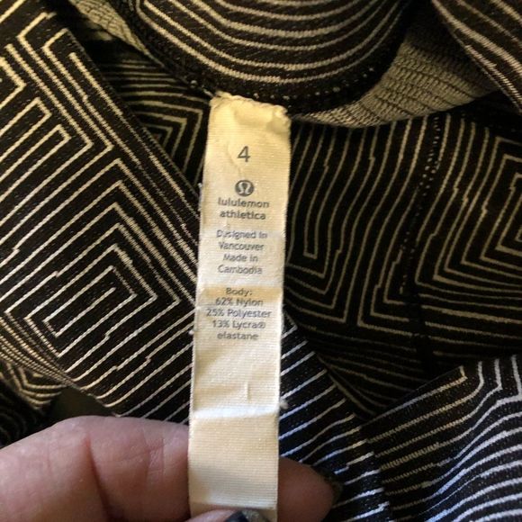 LULULEMON size 4 - Picture 6 of 6